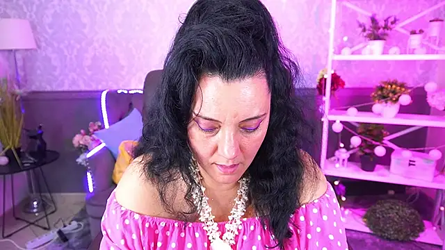 ValeryRosseee online show from October 10, 2025, 1:43 pm