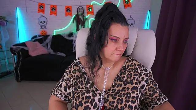 ValeryRosseee online show from October 28, 2025, 1:47 pm