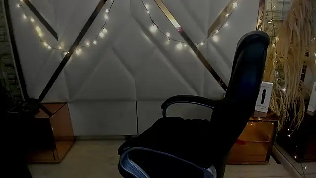 Morana  Hot online show from November 17, 2025, 5:13 am