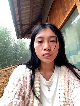 EmLy02 online show from November 1, 2025, 12:40 pm