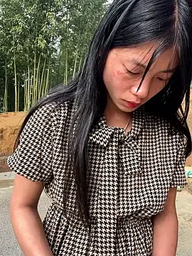 EmLy02 online show from April 3, 2026, 1:03 am