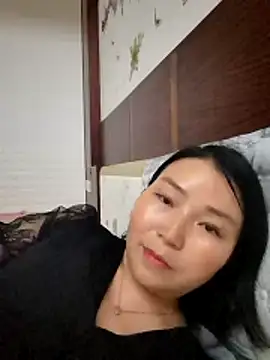 lingling5200 online show from May 11, 2026, 1:06 pm