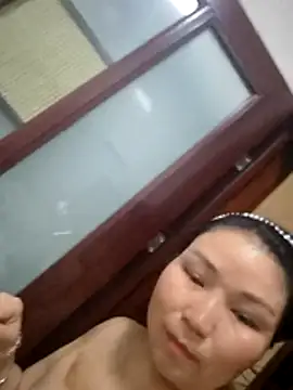 lingling5200 online show from May 25, 2026, 3:07 pm