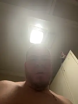 kev0n2389 online show from March 28, 2026, 7:13 pm