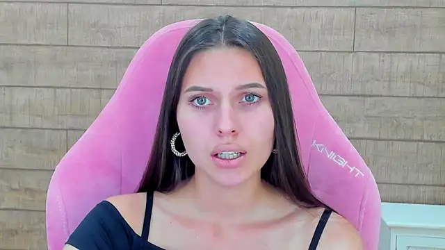 AlisaVersailles online show from September 23, 2025, 4:10 pm