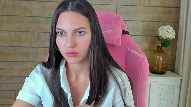 AlisaVersailles online show from September 29, 2025, 4:45 pm