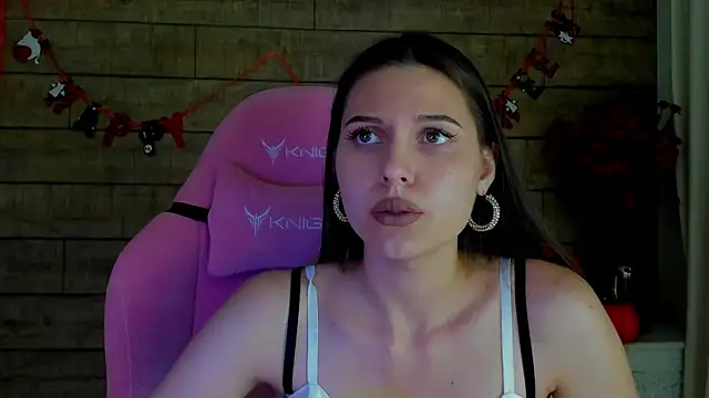 AlisaVersailles online show from November 3, 2025, 4:19 pm