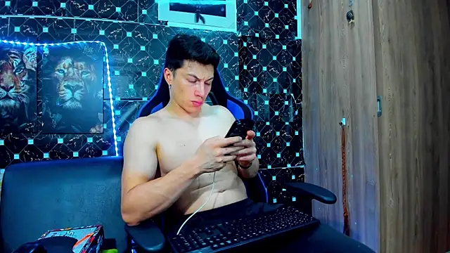 javiersexymann online show from September 18, 2025, 11:51 pm