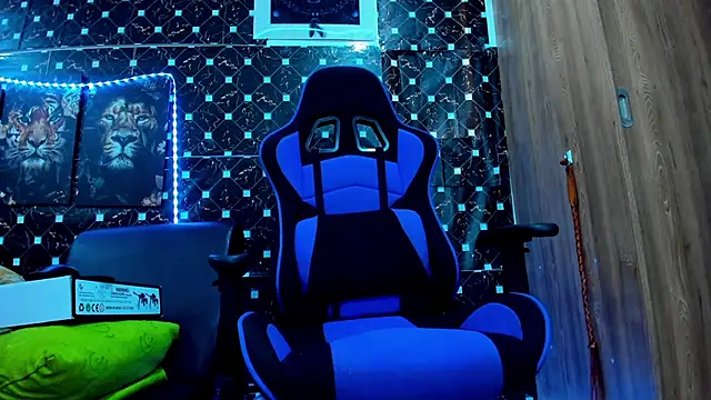 javiersexymann online show from September 24, 2025, 10:02 pm