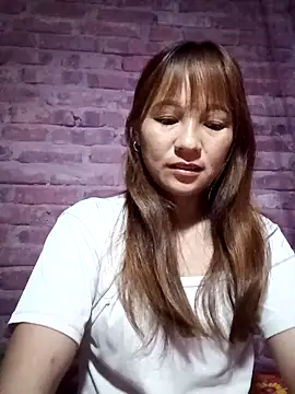 Mini3333 online show from April 12, 2026, 9:42 pm