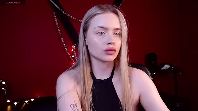 AvroraGoldie online show from December 3, 2025, 10:46 am