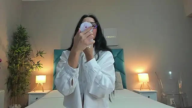 HaileyVice online show from October 13, 2025, 4:23 am