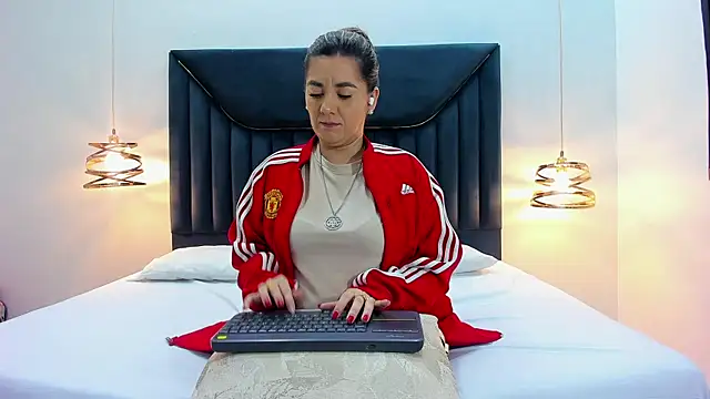 AuraEvens online show from September 16, 2025, 12:17 pm