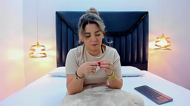 AuraEvens online show from September 24, 2025, 12:08 pm