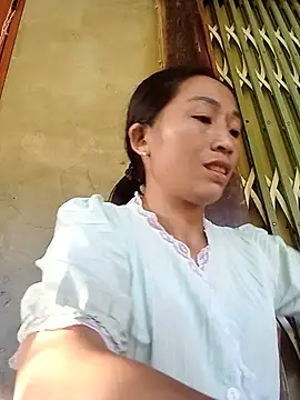 lucybaby00 online show from May 13, 2026, 10:56 am