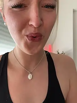 emilypeperoni online show from March 27, 2026, 11:10 am