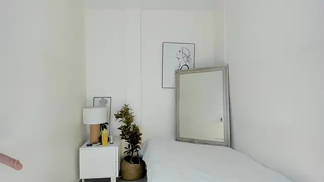 emy barnert online show from December 2, 2025, 12:32 pm