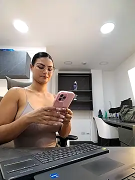 gabysanta  online show from October 24, 2025, 1:51 pm