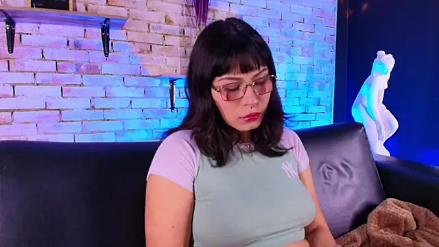 kitty malach online show from April 11, 2026, 4:06 am