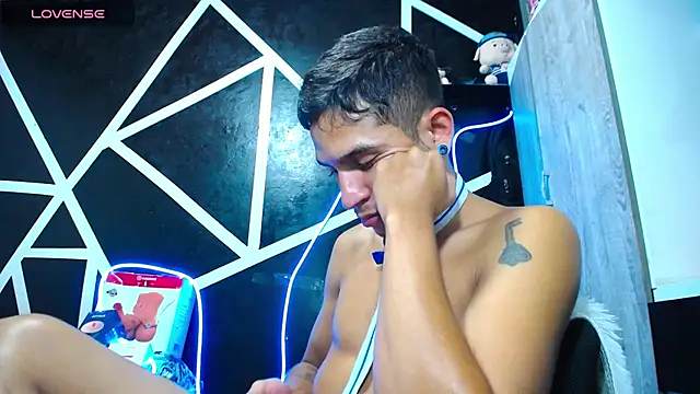 Angel latinboy online show from February 22, 2025, 3:56 am