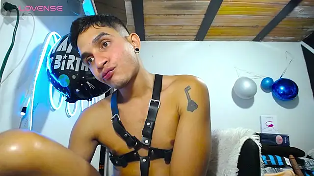 Angel latinboy online show from March 20, 2025, 4:29 am