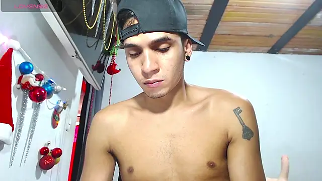 Angel latinboy online show from November 26, 2025, 1:34 pm