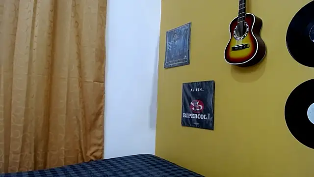 skinnyverus18 online show from February 12, 2026, 7:42 pm