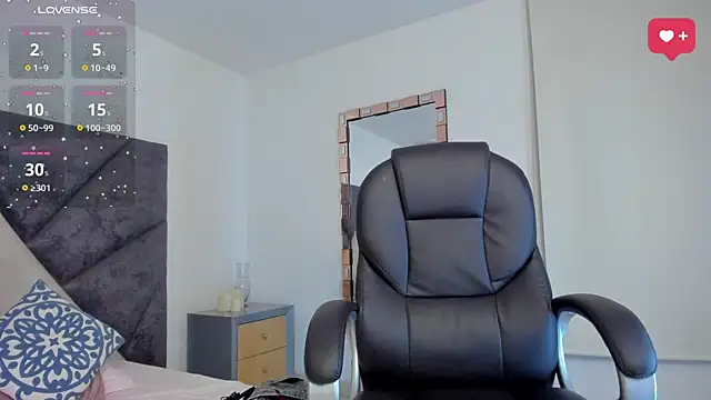 SaraWagner  online show from October 11, 2025, 12:10 am