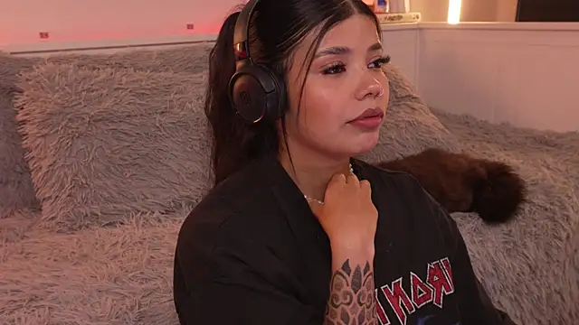 sophieee art online show from January 9, 2026, 3:31 am