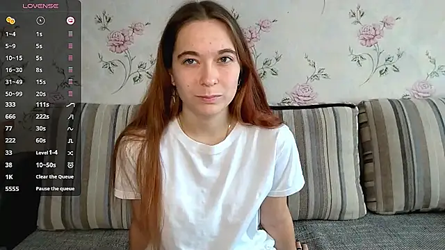 KissKarina online show from October 1, 2025, 9:04 am