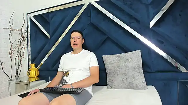 CandyandSteven online show from September 28, 2025, 2:39 am