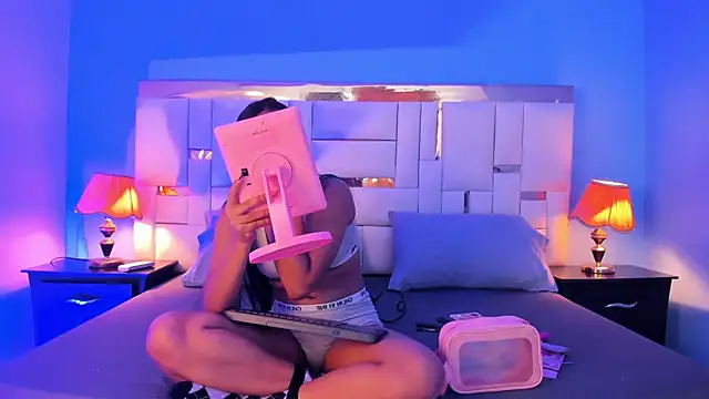 Snapshot of JadeeKhan chatting on September 30, 2025, 8:14 pm JadeeKhan online show from September 30, 2025, 8:14 pm