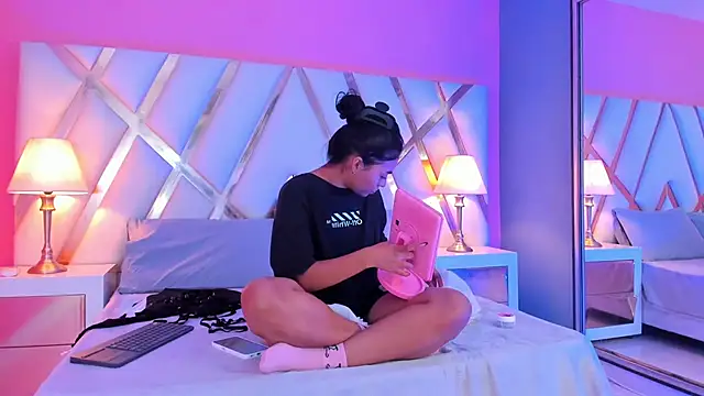 Snapshot of JadeeKhan chatting on October 7, 2025, 9:01 pm JadeeKhan online show from October 7, 2025, 9:01 pm