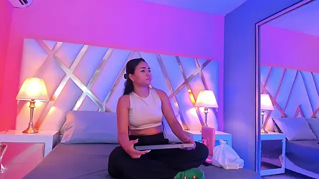 Snapshot of JadeeKhan chatting on October 9, 2025, 8:18 pm JadeeKhan online show from October 9, 2025, 8:18 pm