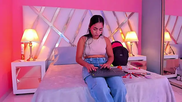 Snapshot of JadeeKhan chatting on October 17, 2025, 8:55 pm JadeeKhan online show from October 17, 2025, 8:55 pm