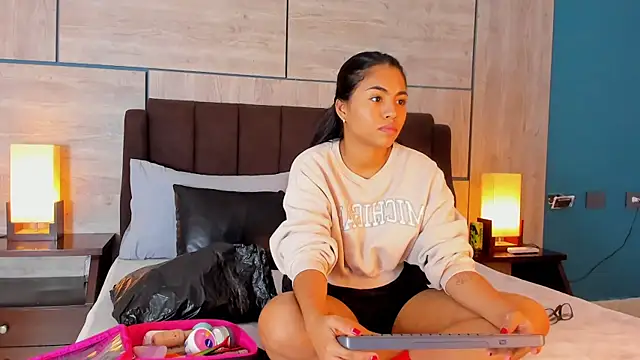 Snapshot of JadeeKhan chatting on November 16, 2025, 5:24 am JadeeKhan online show from November 16, 2025, 5:24 am