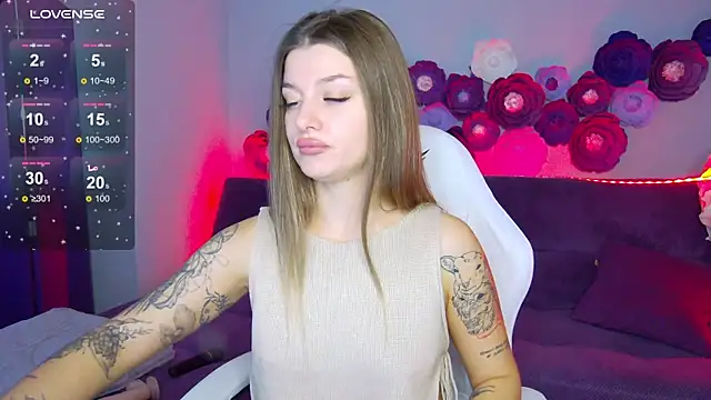 LindaBrilliant online show from October 12, 2025, 2:54 am