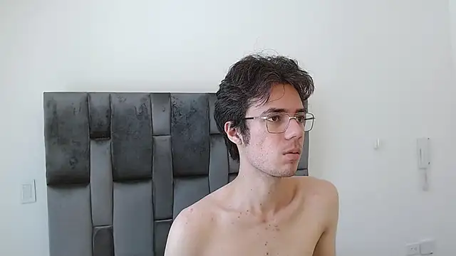 VIKTORNOIR online show from October 18, 2025, 3:57 pm