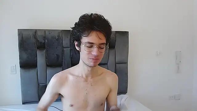 VIKTORNOIR online show from October 23, 2025, 6:39 pm