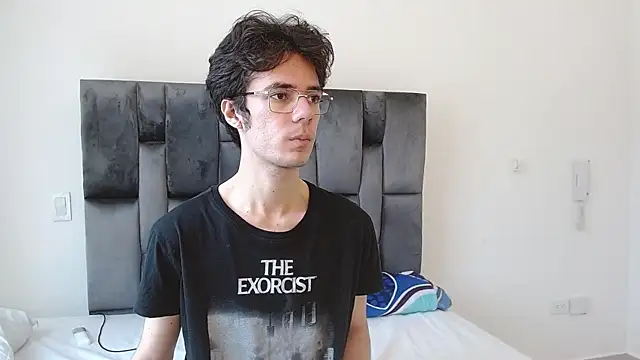 VIKTORNOIR online show from October 25, 2025, 4:24 pm