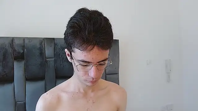 VIKTORNOIR online show from October 30, 2025, 2:29 pm