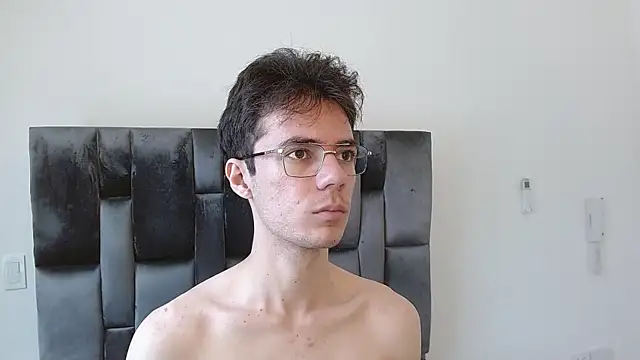 VIKTORNOIR online show from October 31, 2025, 3:57 pm