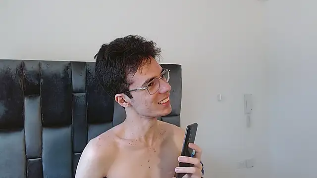 VIKTORNOIR online show from November 1, 2025, 7:49 pm