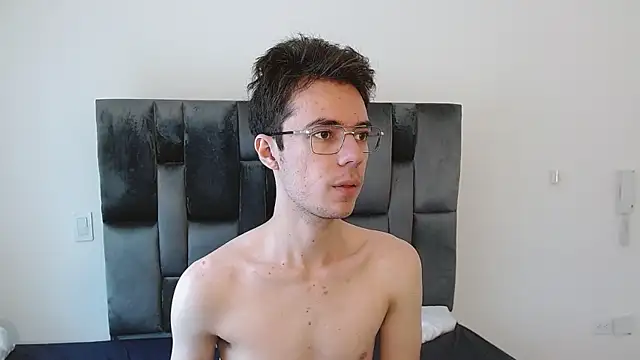 VIKTORNOIR online show from November 3, 2025, 3:13 pm