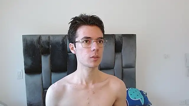 VIKTORNOIR online show from November 4, 2025, 1:32 pm