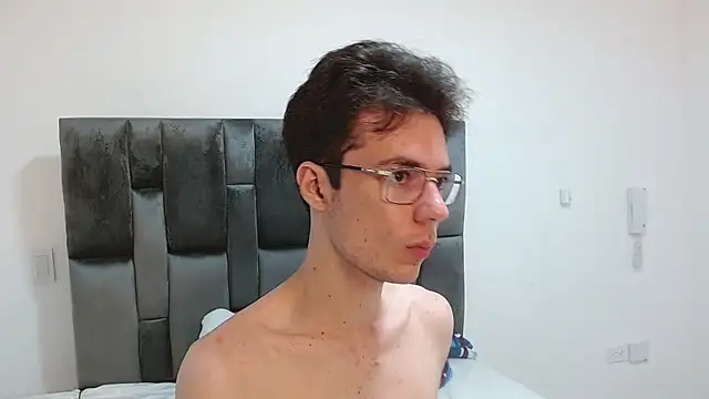 VIKTORNOIR online show from November 6, 2025, 1:17 am