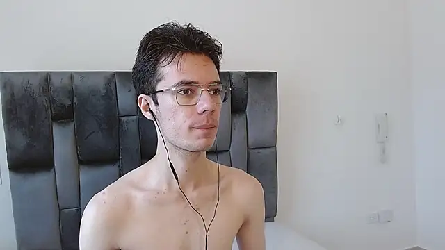 VIKTORNOIR online show from November 7, 2025, 2:17 pm