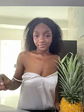 Snapshot of Keirahartz chatting on February 22, 2026, 2:48 pm Keirahartz online show from February 22, 2026, 2:48 pm