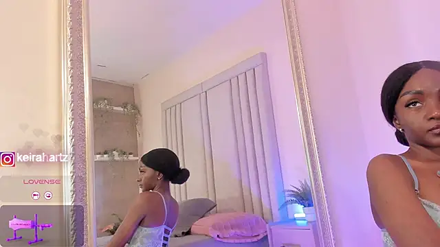 Snapshot of Keirahartz chatting on March 11, 2026, 12:00 pm Keirahartz online show from March 11, 2026, 12:00 pm