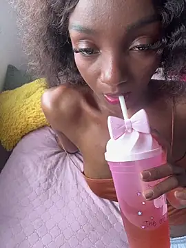 Snapshot of Keirahartz chatting on April 5, 2026, 6:16 pm Keirahartz online show from April 5, 2026, 6:16 pm